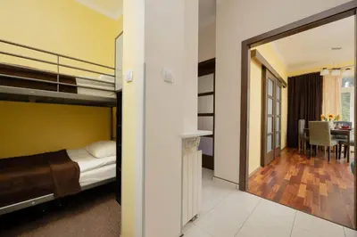 Łóżko lub łóżka w pokoju w obiekcie Cozy Family Apartment Belwederska Near Łazienki by Noclegi Renters