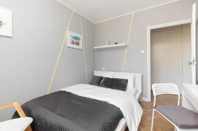 Łóżko lub łóżka w pokoju w obiekcie Wola Anielewicza City Comfort Apartment by BookingHost