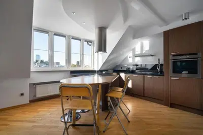 Kuchnia lub aneks kuchenny w obiekcie Urban Chic - City Center - 3 Floors - Luxury Apartment