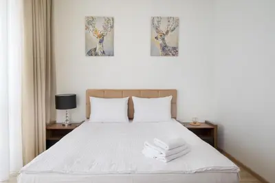 Łóżko lub łóżka w pokoju w obiekcie Varsovia Jerozolimskie Apartment 203 by BookingHost