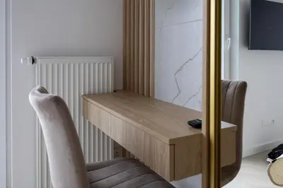Telewizja i/lub zestaw kina domowego w obiekcie Wola Apt - Air Con, Parking & Balcony - by Rentujemy