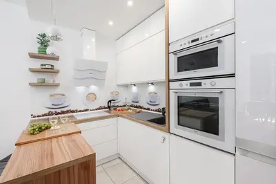 Kuchnia lub aneks kuchenny w obiekcie Lumina spacious apartments with parking in Warsaw