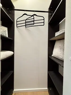 Łóżko lub łóżka w pokoju w obiekcie Studio obok metra! Apartamenty LoftWola