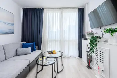 Telewizja i/lub zestaw kina domowego w obiekcie ShortStayPoland Jana Pawła II B92