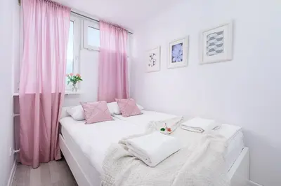 Łóżko lub łóżka w pokoju w obiekcie ShortStayPoland Jana Pawła II B92