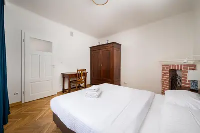 Łóżko lub łóżka w pokoju w obiekcie Jezuicka Charming Apartment by BookingHost