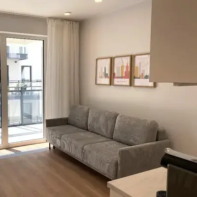 Warsaw Okrzei Apartment - City Center via pedestrian bridge