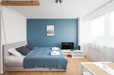Łóżko lub łóżka w pokoju w obiekcie Vistula Corner Studio by BookingHost