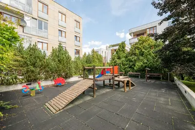 Ogród w obiekcie Tawerny Terrace Apartment by BookingHost