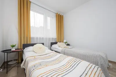 Łóżko lub łóżka w pokoju w obiekcie Modern Apartment Near Airport Warsaw Wlochy by Noclegi Renters