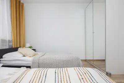 Łóżko lub łóżka w pokoju w obiekcie Modern Apartment Near Airport Warsaw Wlochy by Noclegi Renters
