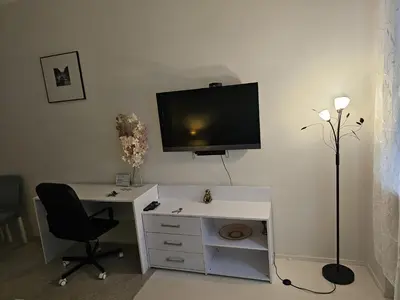 Telewizja i/lub zestaw kina domowego w obiekcie Warszawski Sen