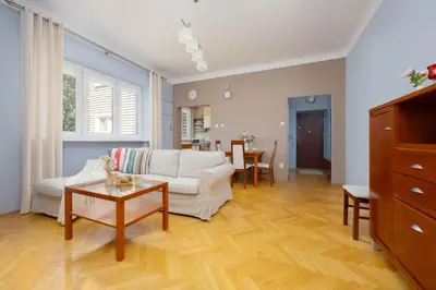 Łóżko lub łóżka w pokoju w obiekcie Atmospheric and Spacious Apartment in Warsaw for 3 People by Noclegi Renters