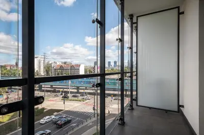 Balkon lub taras w obiekcie Bliska Wola Tower, Sun & Snow