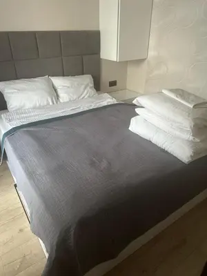 Łóżko lub łóżka w pokoju w obiekcie Lux Airport Apartment