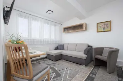 Część wypoczynkowa w obiekcie Modern Apartment in Warsaw with City View and Fan by Noclegi Renters