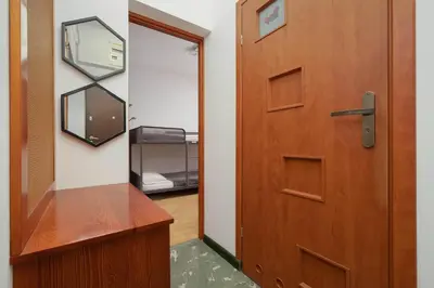 Część wypoczynkowa w obiekcie Family Apartment in Warsaw with Desk and Bathtub by Noclegi Renters