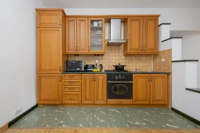 Kuchnia lub aneks kuchenny w obiekcie Family Apartment in Warsaw with Desk and Bathtub by Noclegi Renters