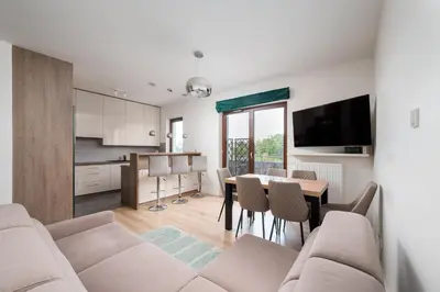 Telewizja i/lub zestaw kina domowego w obiekcie Krasińskiego Deluxe Apartment by BookingHost