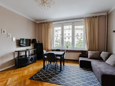 Telewizja i/lub zestaw kina domowego w obiekcie 1-bedroom Apartment City Center