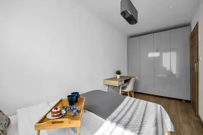 Łóżko lub łóżka w pokoju w obiekcie Rondo ONZ Apt - 11th Floor, Top location, Metro - by Rentujemy