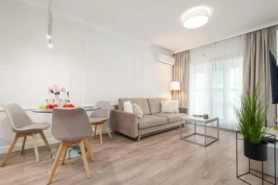 Część wypoczynkowa w obiekcie Close-Urban Chic - Luxury Stay at Mennica Residence Warsaw