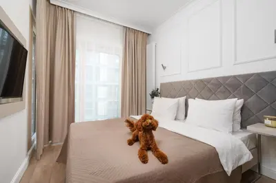 Łóżko lub łóżka w pokoju w obiekcie Close-Urban Chic - Luxury Stay at Mennica Residence Warsaw