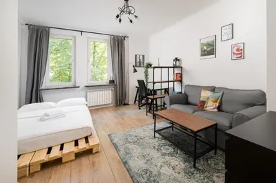 Łóżko lub łóżka w pokoju w obiekcie Grójecka City Gateway Apartment by BookingHost