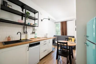Kuchnia lub aneks kuchenny w obiekcie Grójecka City Gateway Apartment by BookingHost
