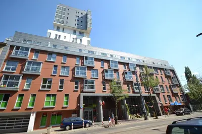 Budynek, w którym mieści się apartament