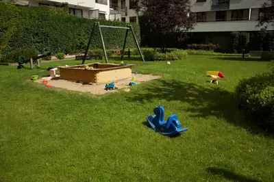 Plac zabaw dla dzieci w obiekcie Bobrovia Apartment