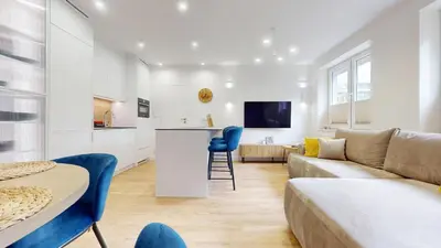 Telewizja i/lub zestaw kina domowego w obiekcie Cool Stay Saxon Garden Metro Arsenal Mirowska Hall