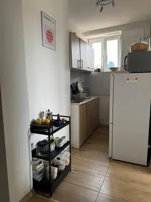 Kuchnia lub aneks kuchenny w obiekcie Pokój przy Rondzie Daszyńskiego