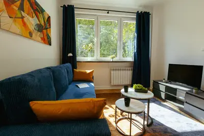 Telewizja i/lub zestaw kina domowego w obiekcie Niekłańska 46 by Homeprime