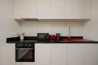 Kuchnia lub aneks kuchenny w obiekcie Stylish & Spacious Family Apartment with City Panorama View by Nocleg Renters