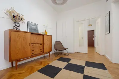 Telewizja i/lub zestaw kina domowego w obiekcie Family Apartment in Old Mokotów with Children's Room by Noclegi Renters