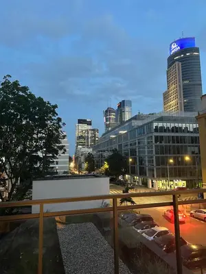 Widok na miasto Warszawa z tego apartamentu