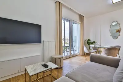 Telewizja i/lub zestaw kina domowego w obiekcie Wola Tower ul Kasprzaka 29 z garażem By Perfect Apart 411
