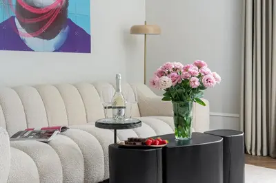 Część wypoczynkowa w obiekcie LA PERLE French-style Suite in the heart of Warsaw, wine & breakfast & premium service