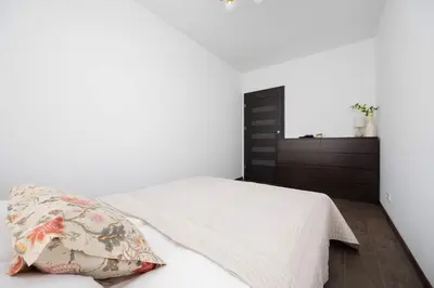 Łóżko lub łóżka w pokoju w obiekcie Spacious Apartment in Warsaw with Balcony by Noclegi Renters