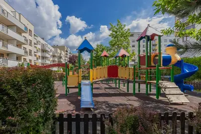 Plac zabaw dla dzieci w obiekcie Spacious Apartment in Warsaw with Balcony by Noclegi Renters