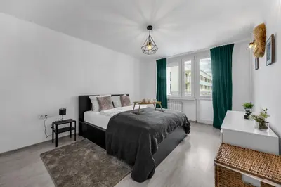 Łóżko lub łóżka w pokoju w obiekcie Gocław Apartment - 48m2, Balcony - by Rentujemy