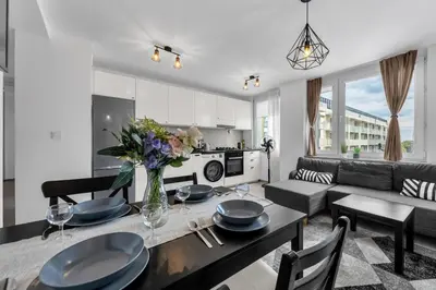 Kuchnia lub aneks kuchenny w obiekcie Gocław Apartment - 48m2, Balcony - by Rentujemy