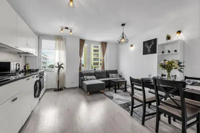 Kuchnia lub aneks kuchenny w obiekcie Gocław Apartment - 48m2, Balcony - by Rentujemy