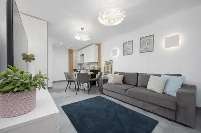 Część wypoczynkowa w obiekcie Nowoczesny Apartament w Zielonej Okolicy Czerniakowska by Noclegi Renters