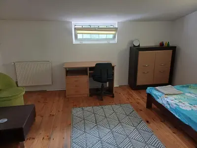 Łóżko lub łóżka w pokoju w obiekcie Zielone Bemowo 1