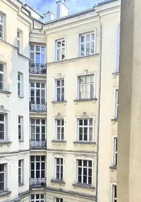 Budynek, w którym mieści się apartament
