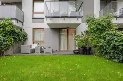 Ogród w obiekcie Jaktorowska Soft Apartment Warsaw by Solarento