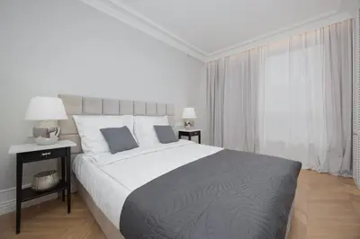 Łóżko lub łóżka w pokoju w obiekcie Jaktorowska Soft Apartment Warsaw by Solarento
