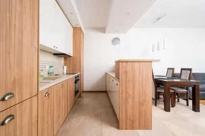 Kuchnia lub aneks kuchenny w obiekcie Warsaw Urban Living Apartment by BookingHost
